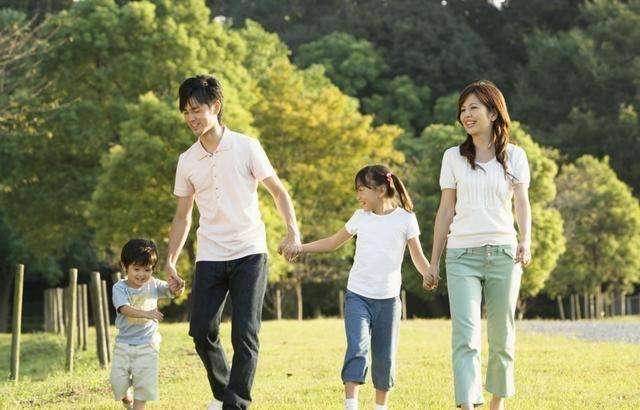 资讯早知道|有种“幸运”叫曹颖儿子，专挑父母优点长，网友：最帅星二代