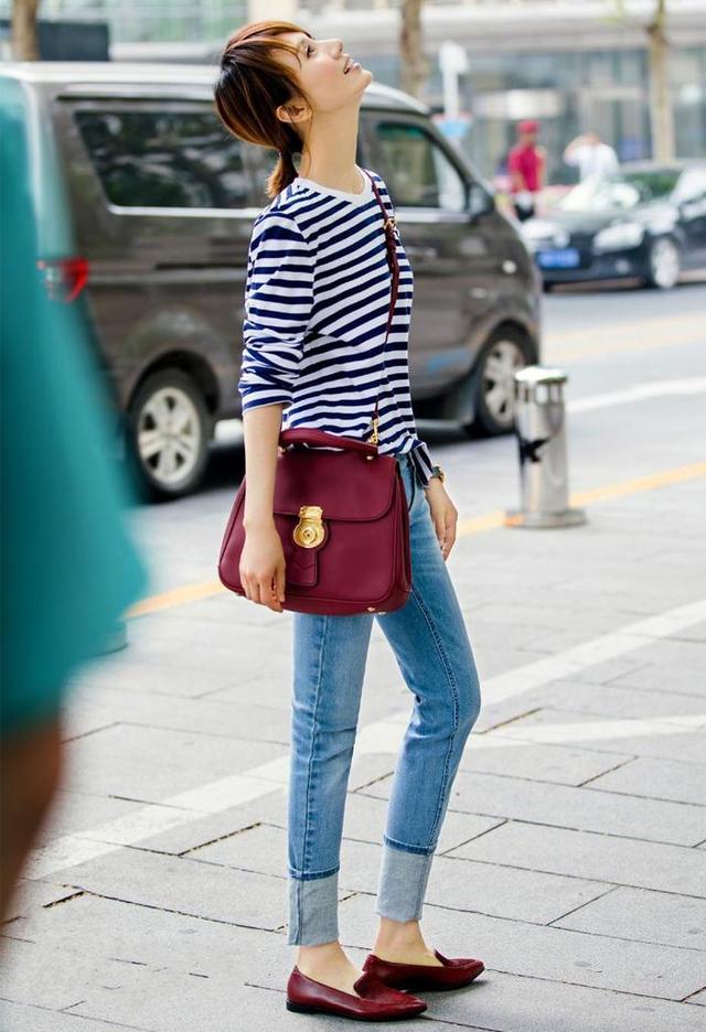 带货女王袁泉一家三口真接地气!走机场3人同穿基础款,但气质依旧高级