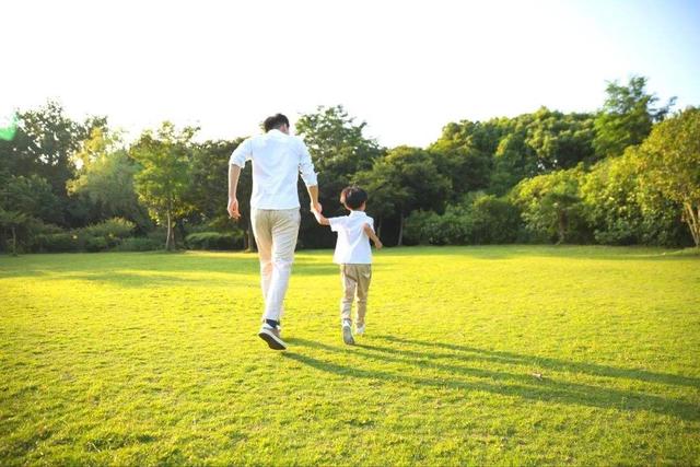「你的育儿经」陪孩子＂赢＂，还不如陪孩子＂输＂，能在输中成长的孩子更优秀