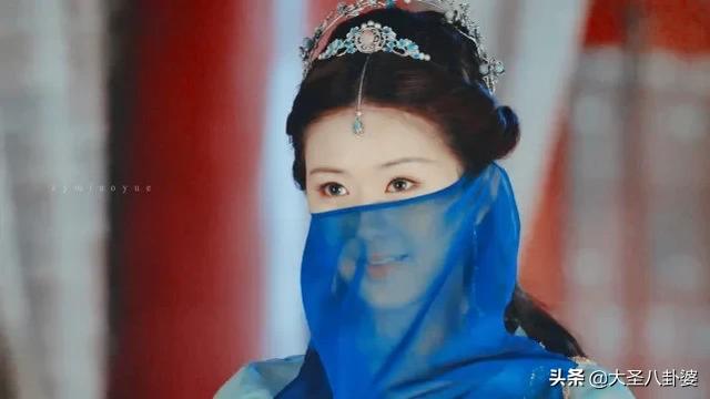 多拉不懂A梦|《仙剑》中紫萱戴面纱是美，赵露思也戴面纱，那完全就是倾国倾城