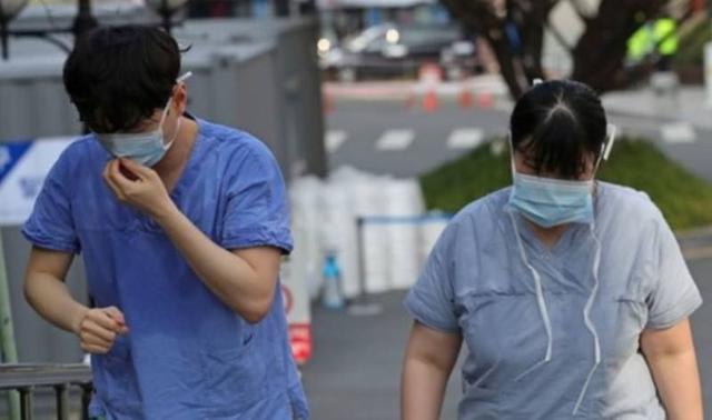 新疆自治区卫健委最新通报，喀什地区疏附县对“应检尽检”人员定期检测中，发现1例新冠肺炎无症状感染者