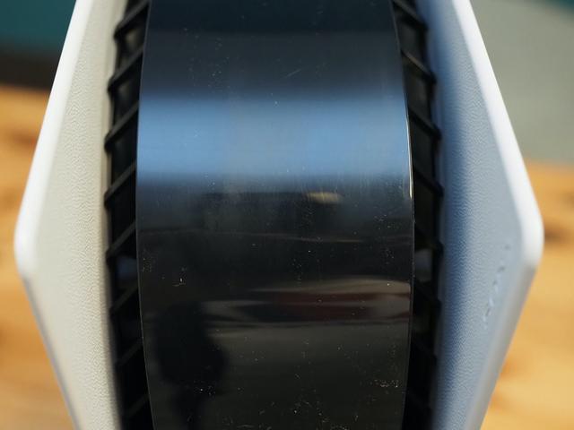 PlayStation 5主机外观快速看，简约设计的散热概念