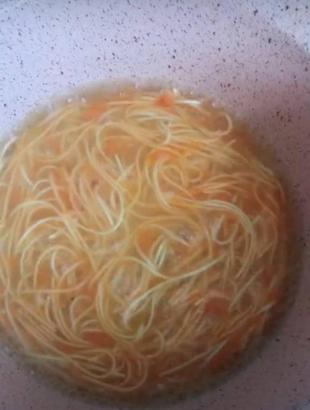 欢喜同堂|宝宝辅食蔬菜面，简单又营养，味道鲜美吃不够，适合8个月以上
