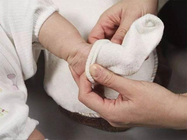 #你的育儿经#孕妈心怀期望，不自觉被安利一些“好用”的婴儿用品，你买过吗？