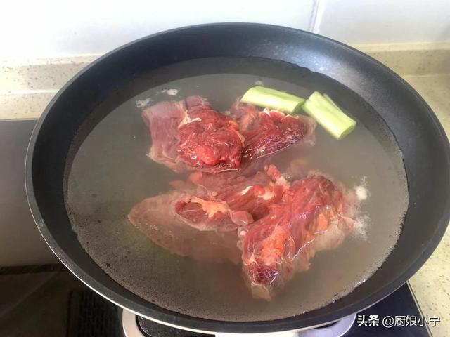 卖68一罐的香辣牛肉酱，在家做成本8块钱，香辣过瘾，拌饭绝了