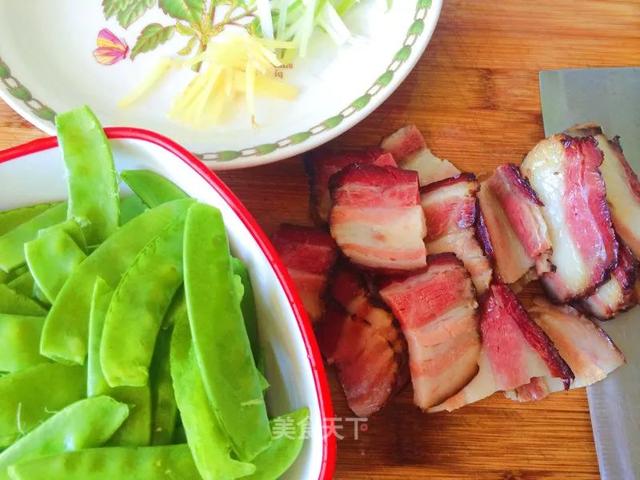 等了一年的腊肉，忍不住想尝尝鲜！味道醇香，百搭又下饭