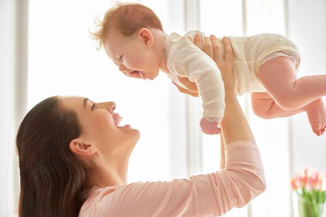 #你的育儿经#母乳喂养到啥时候好？太短太长均不好，超过这个周数宝宝智商更高