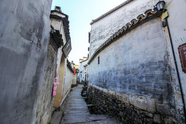 「行路万里」皖南最有特色的古村,一个原仅有十三间房,一个有规模宏大祠堂群