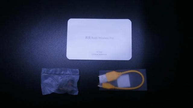 四百块钱做主动降噪，realme 真我黄开箱