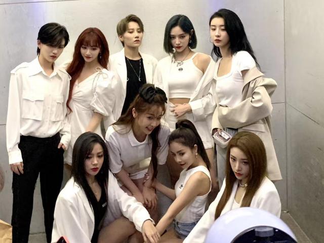 淡雅芳香|谢可寅晒出THE9训练照，全员素颜出镜，孔雪儿成团内颜值担当