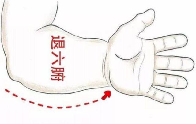 孩子积食后，睡觉时会有3种表现，哪怕占一个，也要多加注意