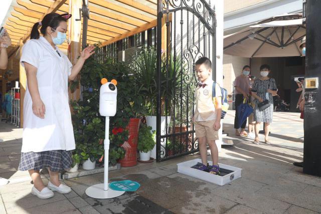新华网客户端|图集|小萌娃“回笼”,深圳1537所幼儿园今日开园