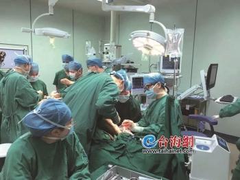 手术|用“小腿腓骨”巧手再造“新下巴”厦门小伙重建下颌骨手术难度高