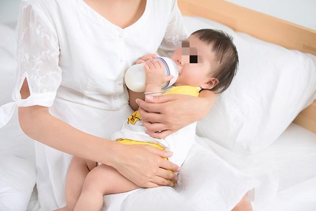 宝宝6个月断奶好，还是一岁断奶好？母乳的好处配方奶比不上