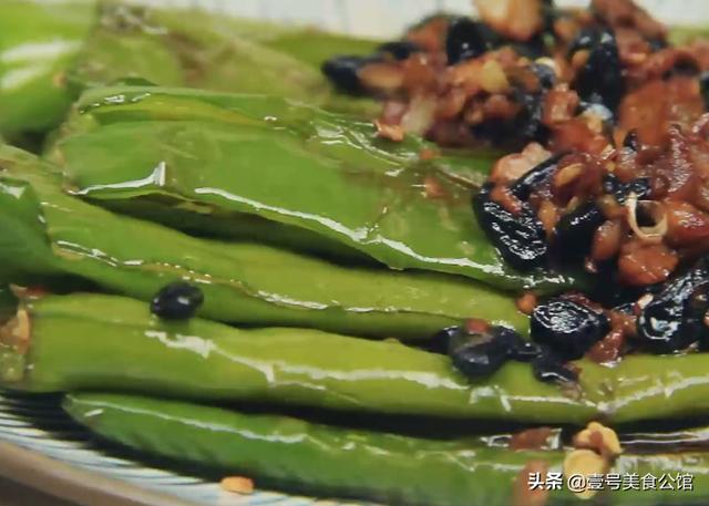 虎皮青椒这样做才好吃，加入豆豉简单炒制，鲜香入味，家人都爱吃
