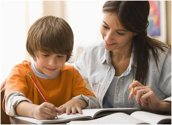 【你的育儿经】育儿专家：孩子经常玩手机家长学会几招，不打不骂让孩子放下手机