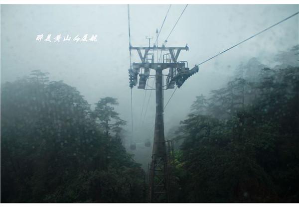 在路上▲天下第一奇山,风景优美奇松怪石,游客慕名而来