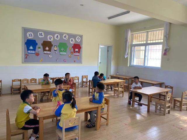 「你的育儿经」幼儿园开学，最后一批“小萌娃”终于“回笼”
