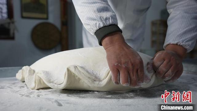 徽州人特色的年味美食：手工灌芯糖