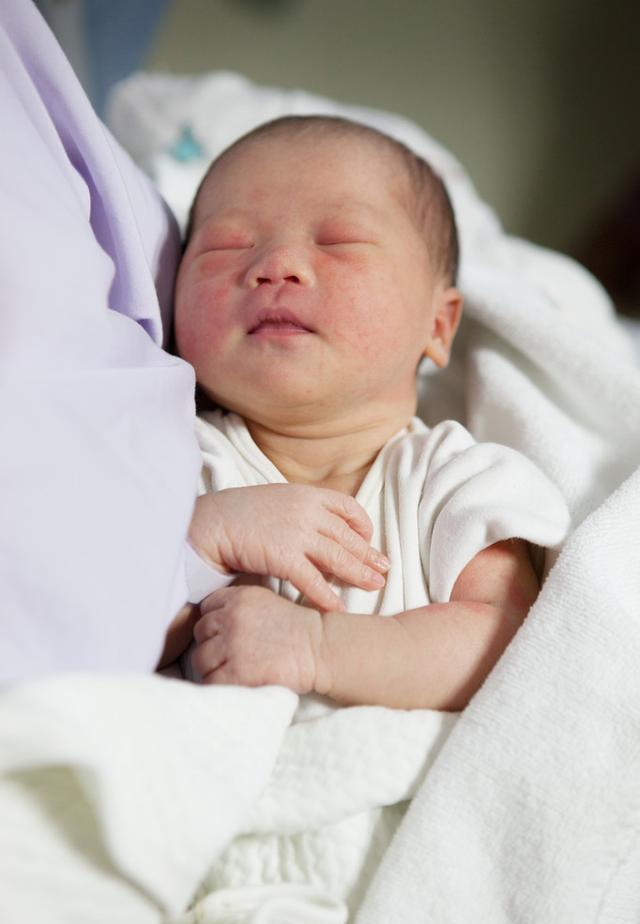 你的育儿经▲老公好不好，结婚生孩子就知道！我的双胞胎儿子剖腹产记录