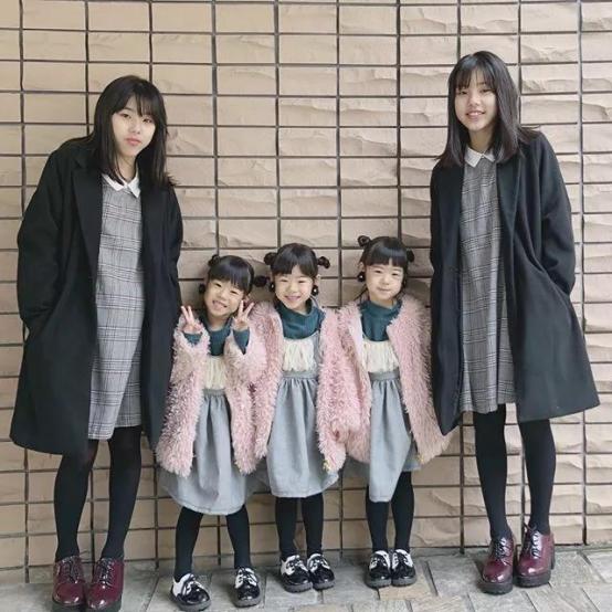『你的育儿经』生下双胞胎，二胎再迎来三胞胎，5个女儿如复制粘贴，甜蜜的负担