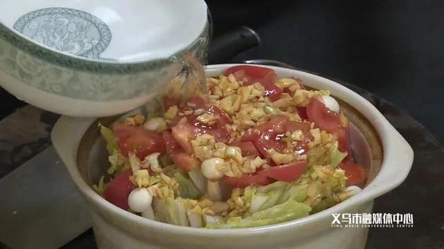 天冷了，来一道热乎乎的白菜肥牛锅吧