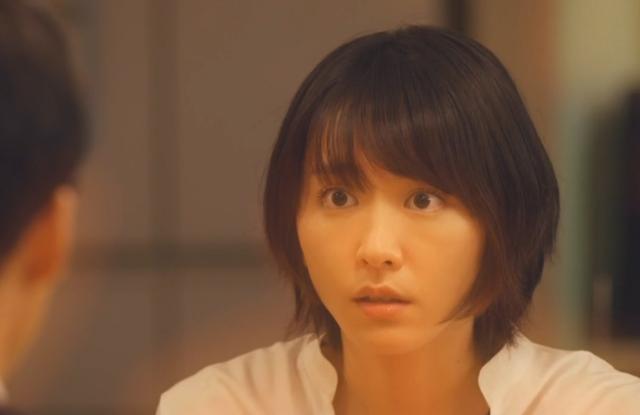 “恩爱夫妻”商场秀恩爱火了，孩子成苦力：我是买婴儿车送的吗？