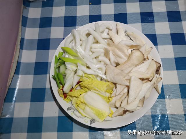 天冷了，此菇别错过，简单搭配出锅快，实惠又下饭，好吃不怕胖