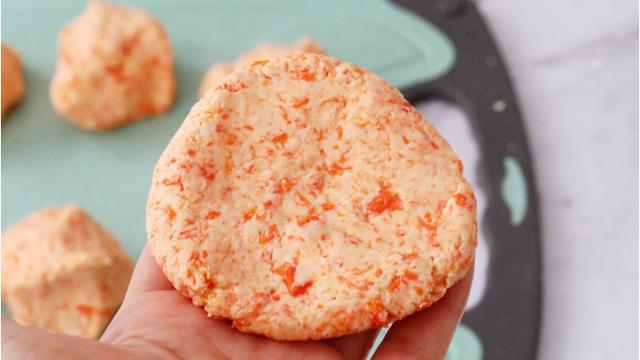 冬吃萝卜夏吃姜，早餐用它做成饼，好吃还营养