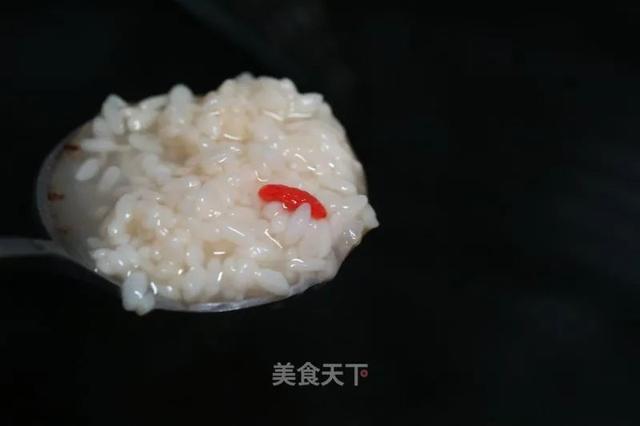 天气凉别再吃冷饮了，试试这道甜品吧！超级好吃又补气血哦