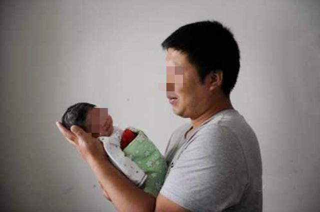 你的育儿经|护士随口感慨一句话：今天接的都是男孩，抱着儿子的宝爸若有所思