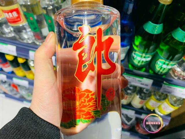 请客吃饭，这5种白酒别错过，价格不过百，招待客人不输茅五剑