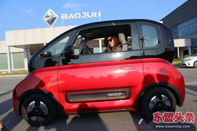 中国五菱“神车”创造新神话 新能源汽车销量超越特斯拉