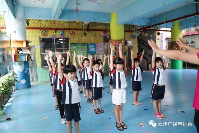 晴空蓝兮|小小小神兽回笼！张张都是表情包，画风“哈哈哈哈哈”