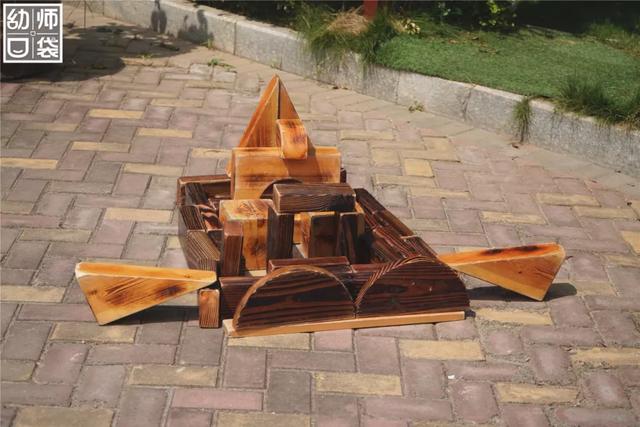 你的育儿经|当建构区搬到了户外，孩子能搭出一整个世界