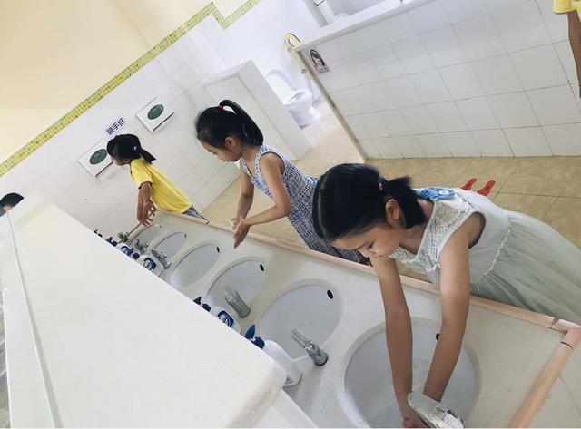 你的育儿经|看！南山区幼儿园门前全是口罩都遮不住的笑脸~