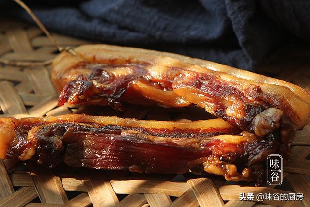 腌腊肉时，不要只会加盐，教你正确做法，咸香入味，放一年不坏