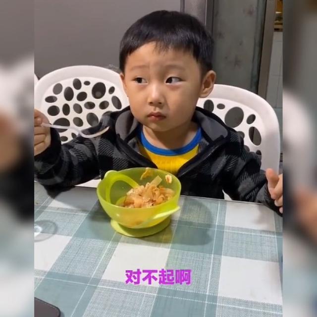 超级宝妈▲妈妈叫爸爸“宝贝”，一旁的萌娃却懵了：妈妈，我才是家里的宝贝