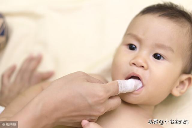 春风|宝宝何时开始口腔护理清洁？父母从这个时期开始做起，孩子牙齿好
