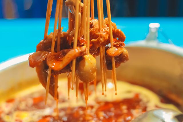 「约吗旅行」四川成都“最有特色”的美食，吃的人很开心，但做的人累得要死