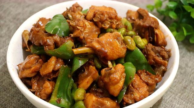 百吃不厌！教你营养好吃的酱香鸡肉，咸香美味又解馋下饭，很过瘾