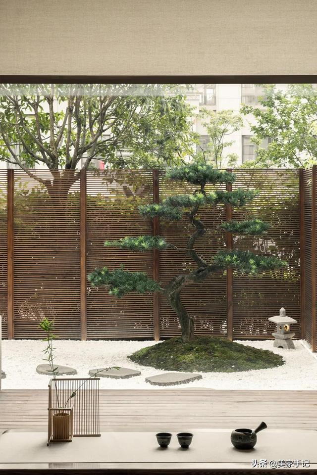 坚持客厅下沉，沙发围合式布局，只看一眼就被治愈住了！太有品味