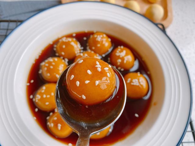 冬季要多吃南瓜，试试做成南瓜小圆子，3种口味，糯叽叽甜蜜蜜