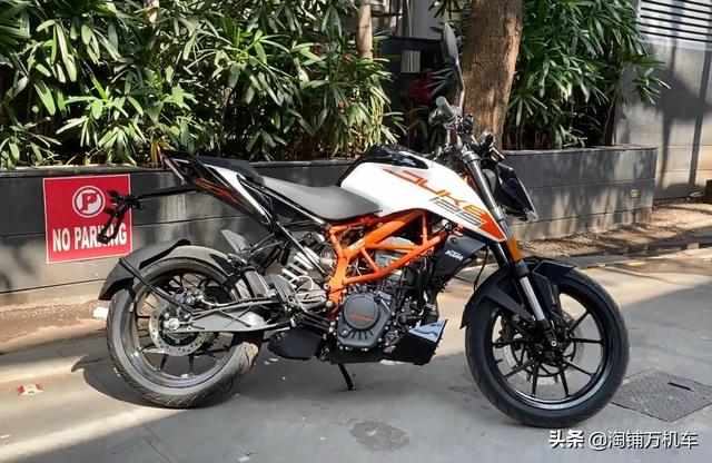 KTM 125 Duke新款亮相 油箱加大续航增长100公里