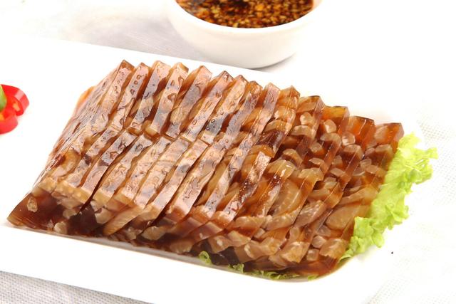 年夜饭这道菜不能少，也荤也素，筋道弹牙，晶莹透亮好看还好吃