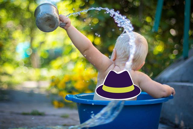 从宝宝洗澡的表现看出其性格？第二类小孩好奇心强，有可能成学霸