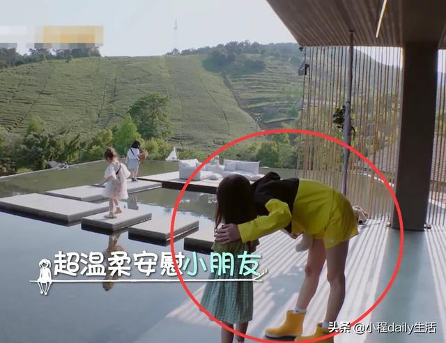 影视交流地|同样是和小孩说话，谁注意谭松韵郑爽咋蹲的？女神和女汉子的区别