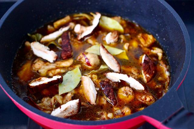 黄焖鸡在家就能轻松做，撑起一个店的菜，牢记3点，就能随手做