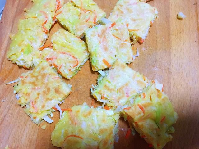 早餐吃蔬菜蛋饼，营养又省时，几分钟搞定，再也不担心吃不上早餐