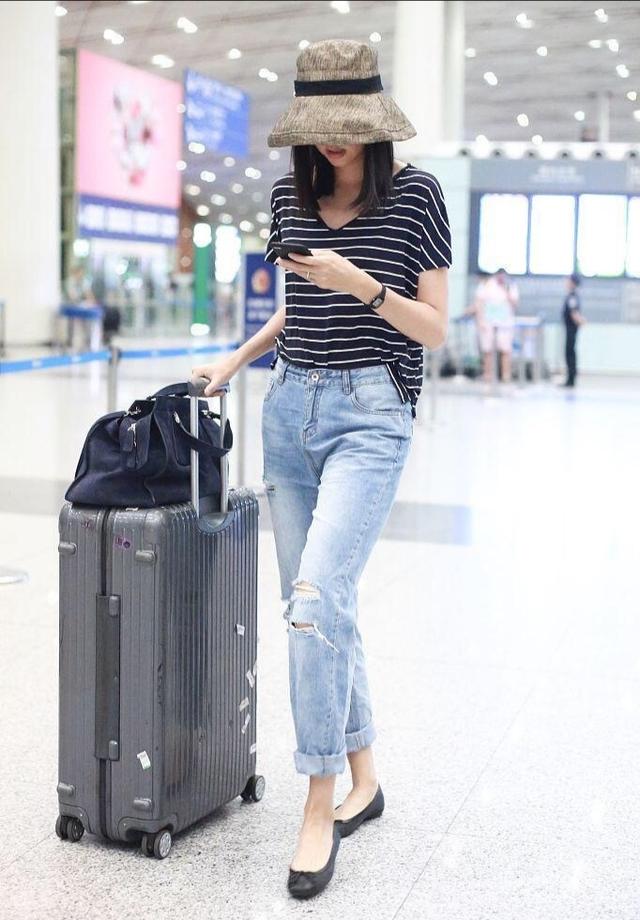 果味仙女|张梓琳身材好就是任性!穿粉色T恤短裤现身,平常打扮也美成焦点